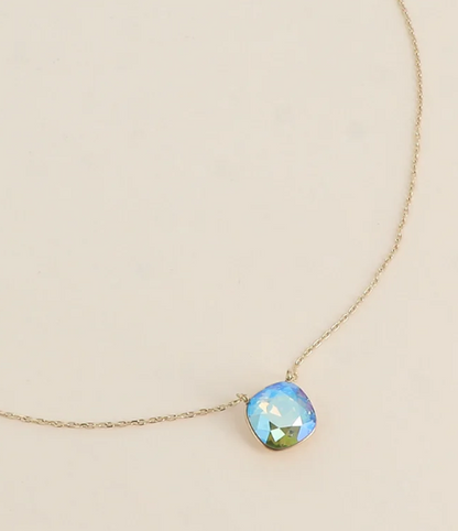 Précommande Collier avec pendentif carré en cristal de Swarovski BEA