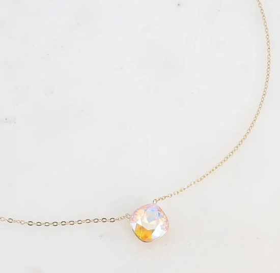 Précommande Collier avec pendentif carré en cristal de Swarovski BEA