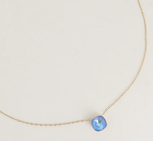 Précommande Collier avec pendentif carré en cristal de Swarovski BEA