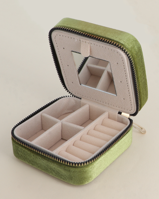 Boite à bijoux carrée vert olive en velours