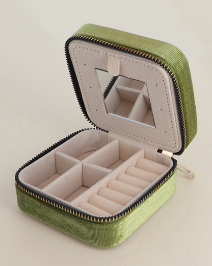 Boite à bijoux carrée vert olive en velours