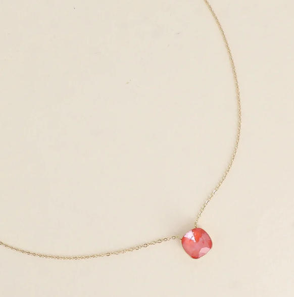 Précommande Collier avec pendentif carré en cristal de Swarovski BEA