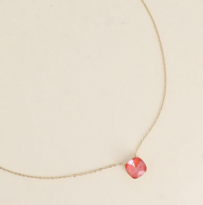 Précommande Collier avec pendentif carré en cristal de Swarovski BEA