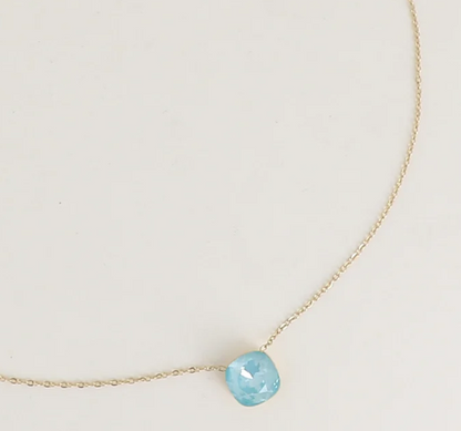 Précommande Collier avec pendentif carré en cristal de Swarovski BEA