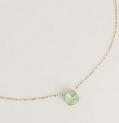 Précommande Collier avec pendentif carré en cristal de Swarovski BEA