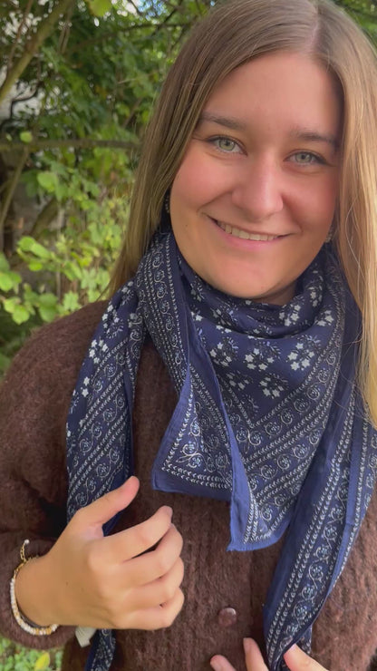 Foulard bleu minimaliste LOU