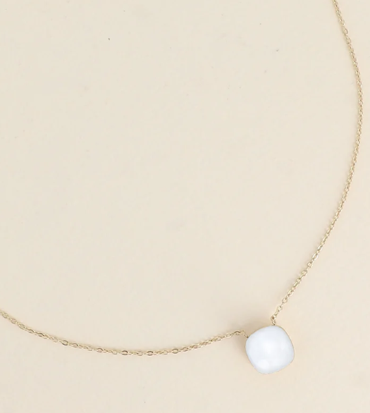 Précommande Collier avec pendentif carré en cristal de Swarovski BEA