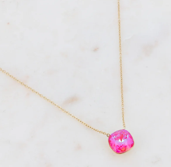 Précommande Collier avec pendentif carré en cristal de Swarovski BEA