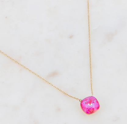 Précommande Collier avec pendentif carré en cristal de Swarovski BEA